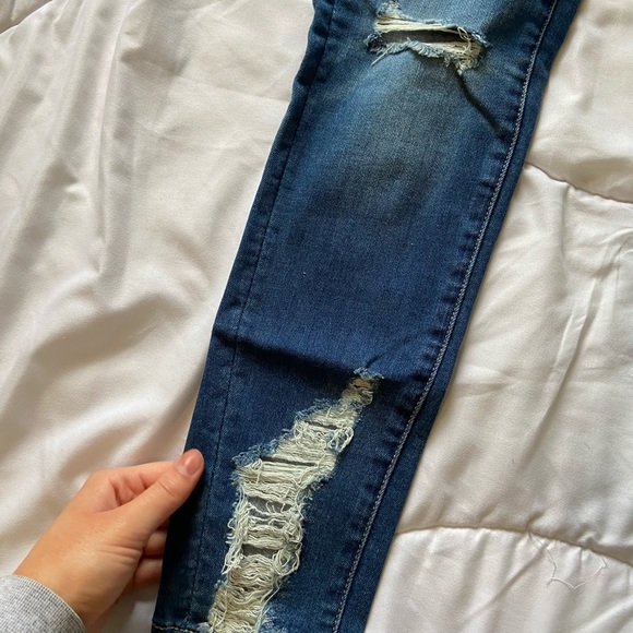 ‼️SOLD‼️BNWT American Eagle Distressed Jeans - Picture 6 of 7